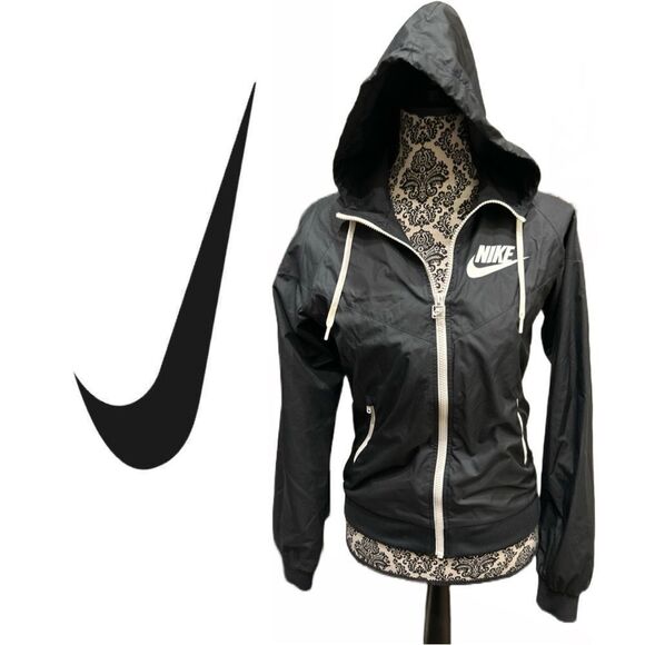 Nike Women Sportswear The Windrunner Jacket - Size S - Picture 2 of 4